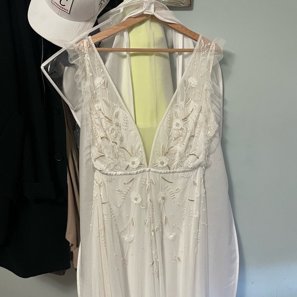 Bo and Luca size 8 Taylor gown. Purchased at sample sale, doesn’t fit properly. - Picture 5 of 6